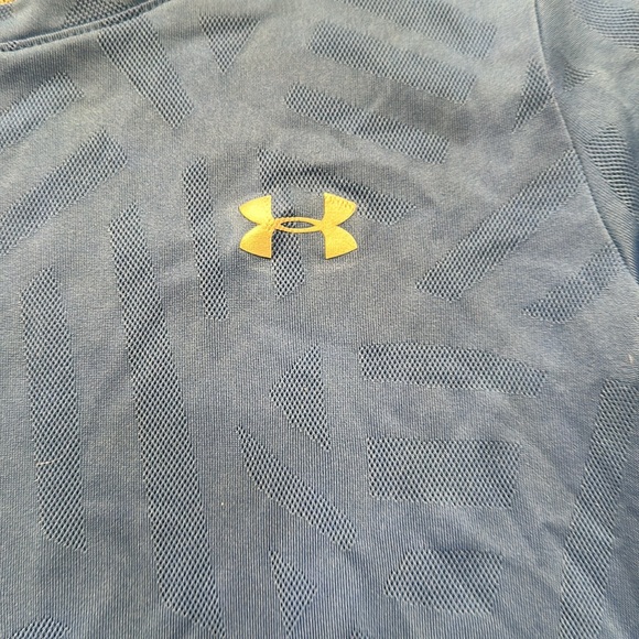UA athletic Tshirt Sz S EUC - Picture 3 of 4